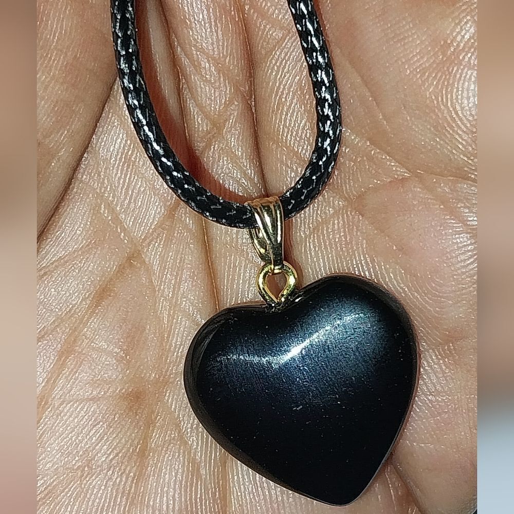 Beautiful glass heart necklace for women and girls - Picture 4 of 4